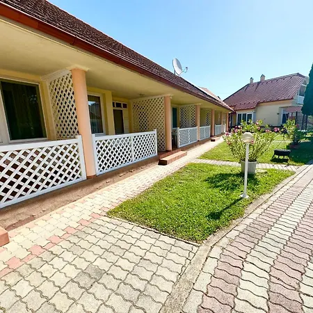 Budai Apartmanhaz شقة
